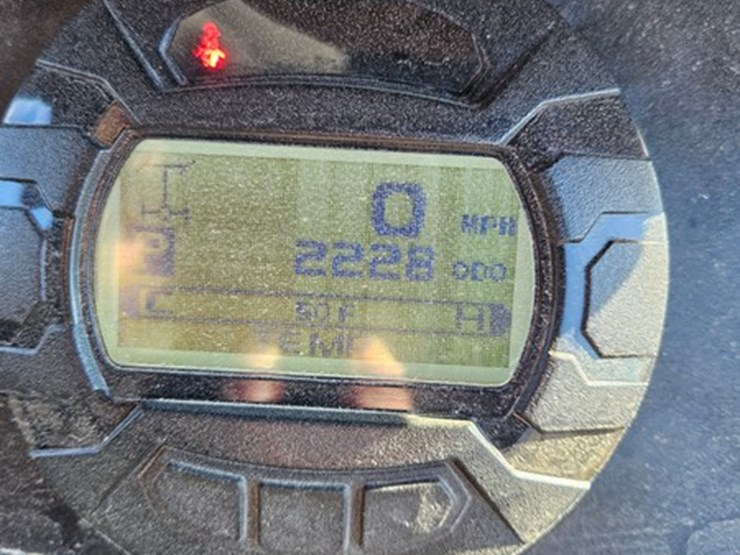 2019-john-deere-gator-image-18