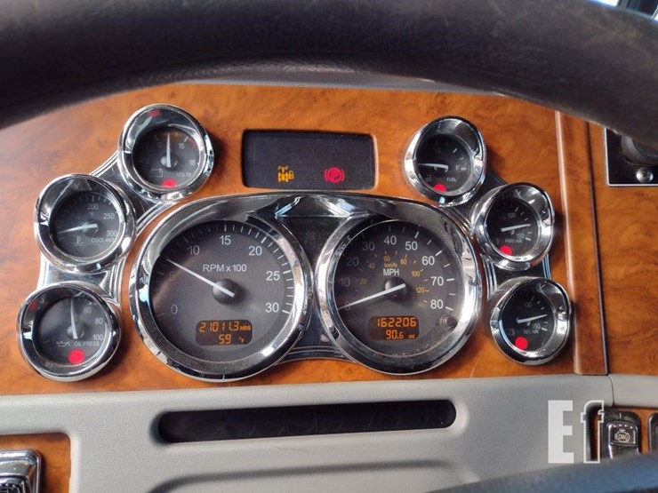 2007-peterbilt-379-image-9