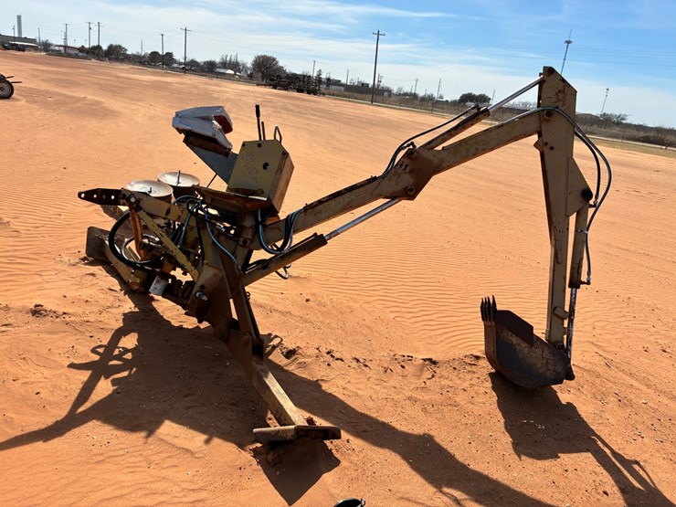 #t8417-•-backhoe-attach.-image-4