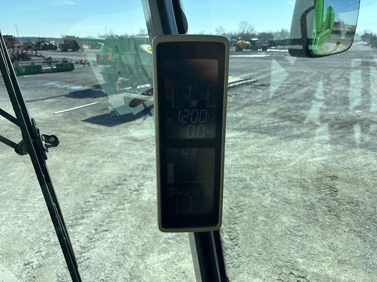 2013-john-deere-s670-image-103