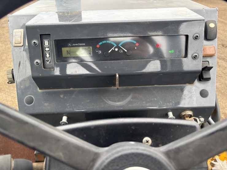2017-deere-210lep-image-12