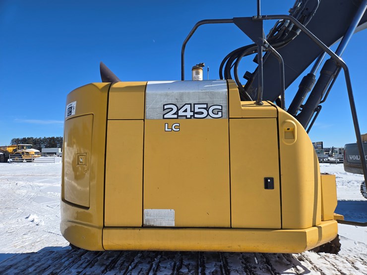 2016-deere-245g-lc-image-34