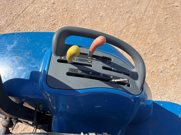 new-holland-tc33-image-10