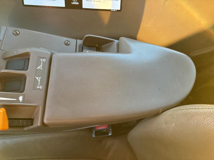 2017-john-deere-r4023-image-93