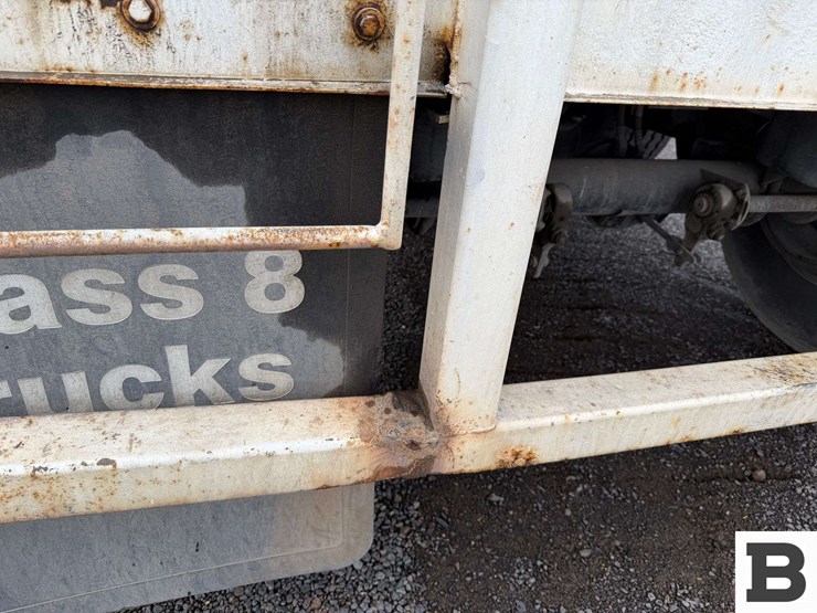 2000-neville-trailer-image-28