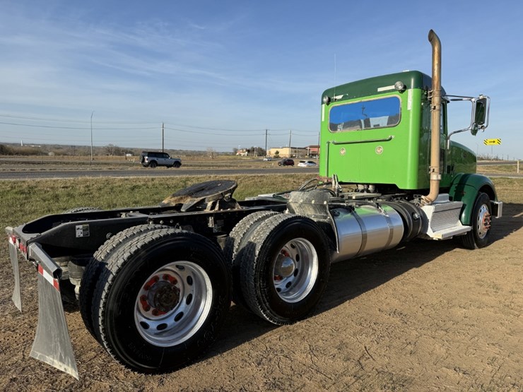2021-peterbilt-367-image-5