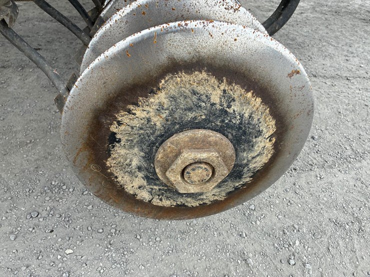 john-deere-2310-image-63