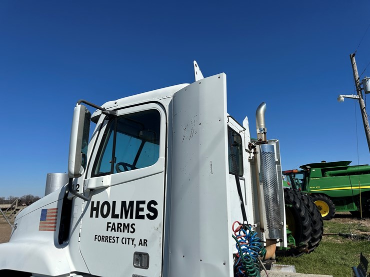 #40057-•-2001-freightliner-century-classic-s/t-t/a-daycab-truck-tractor-1fujbbbg41lh91794-image-26