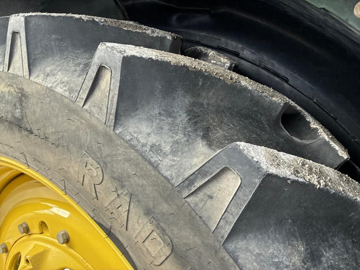 2012-john-deere-8260r-image-48