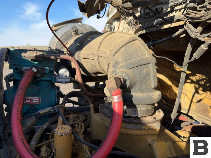 1985-ford-8000-image-46