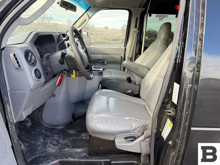 2014-ford-cargo-image-27