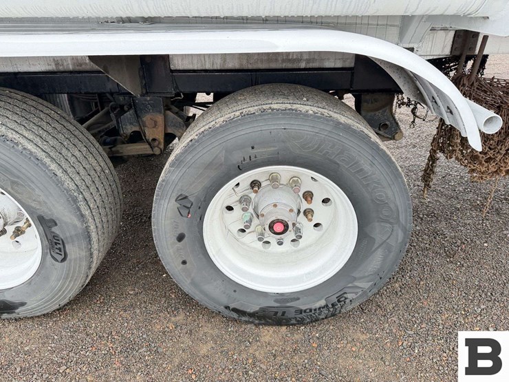 1993-beall-7400-gallon-3-compartment-pull-trailer-image-38