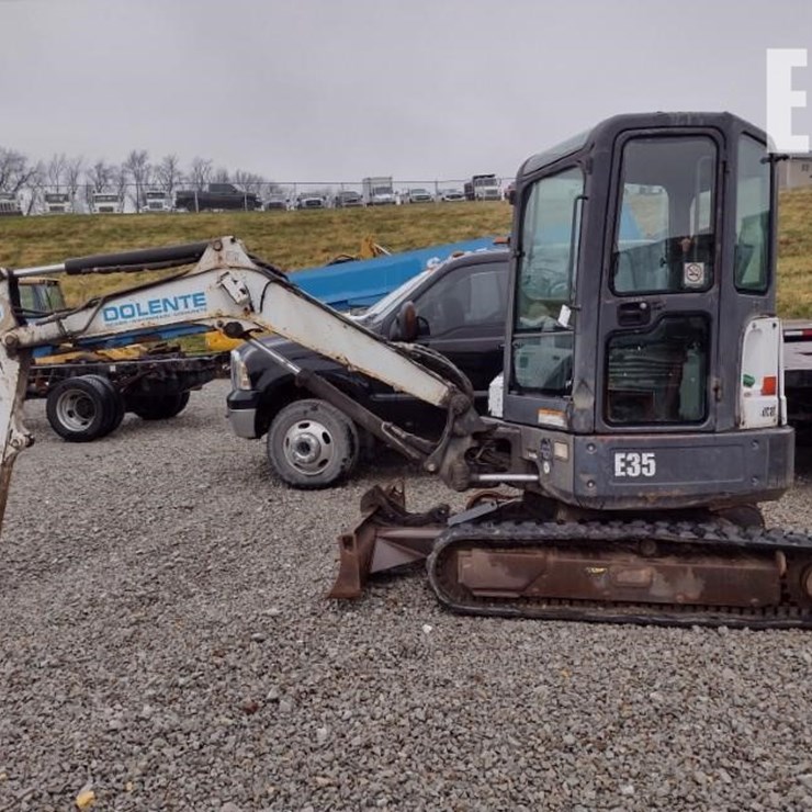 2011 BOBCAT E35