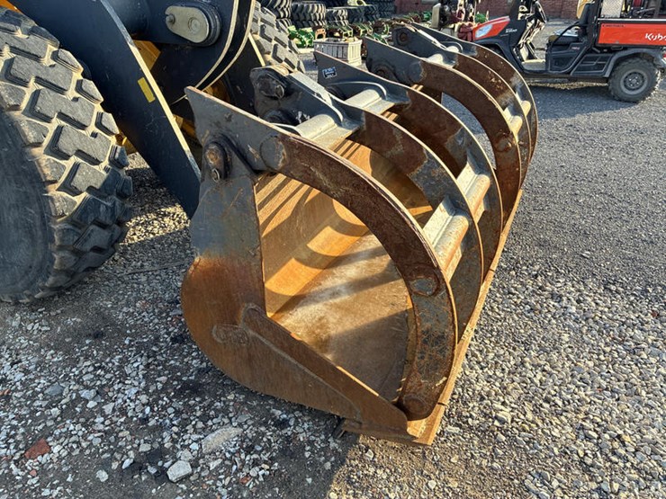 2011-deere-544k-image-8