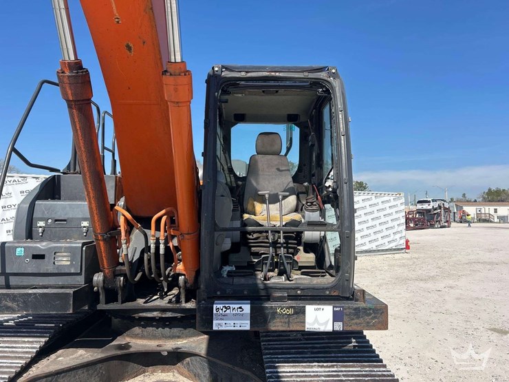 2015-hitachi-zx210-lc-image-26