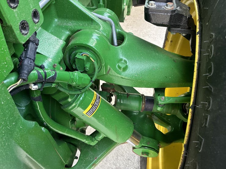 2012-john-deere-8260r-image-40