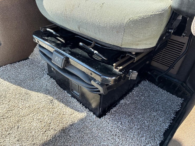 1995-john-deere-8300-image-66