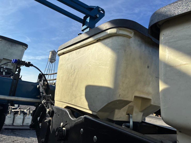 2010-kinze-3600-image-35