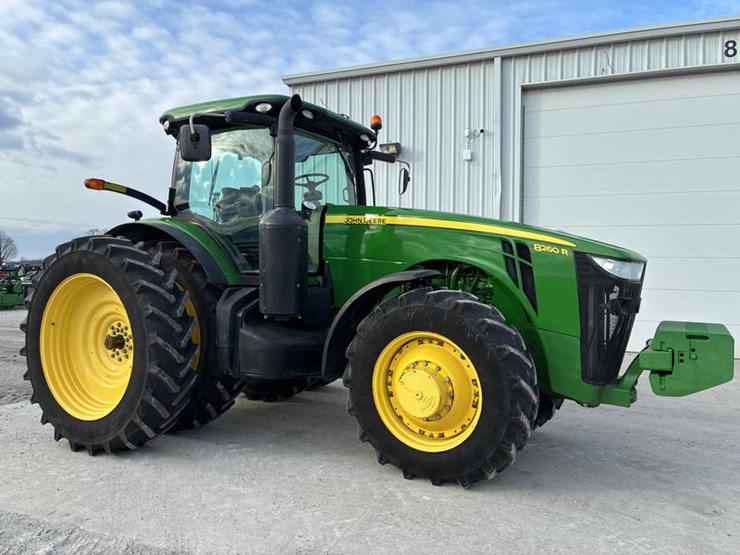 2012-john-deere-8260r-image-1