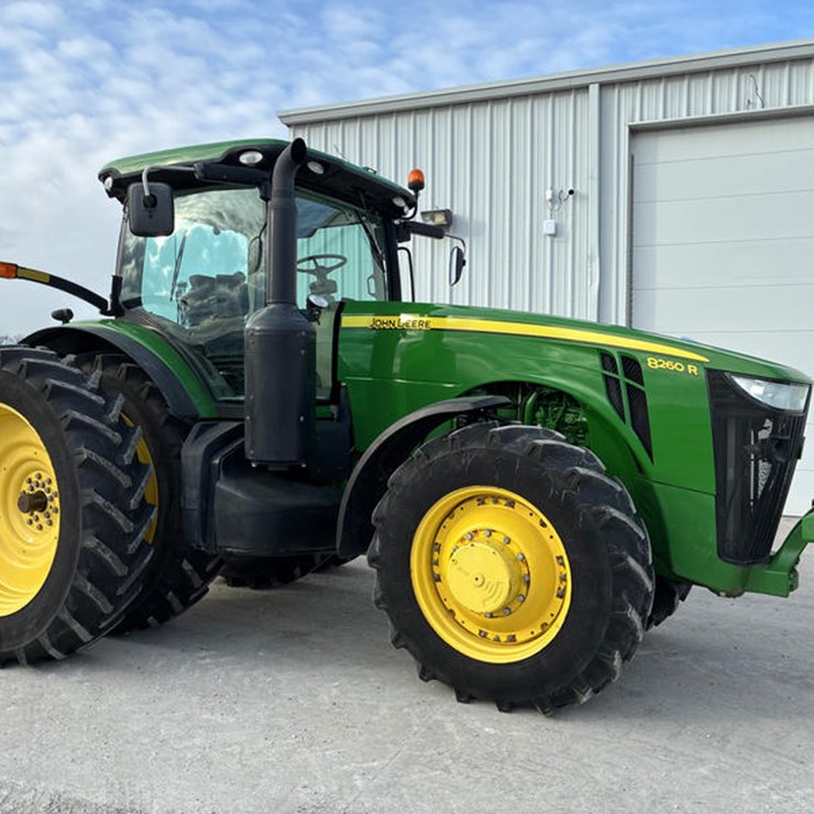 2012 JOHN DEERE 8260R