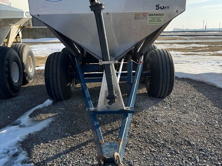 nc-8000.-pull-type-fertilizer-spreader.-8-ton-image-4