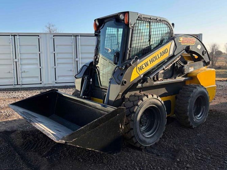 2012-new-holland-l225-image-1