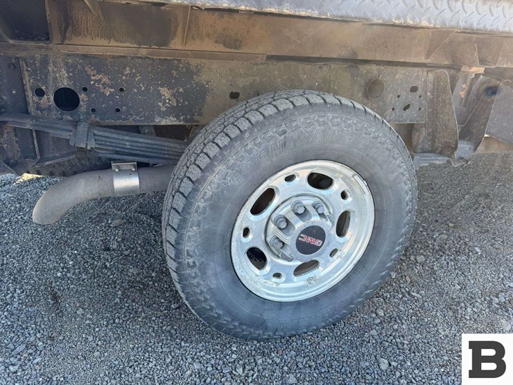 2003-gmc-2500-image-31