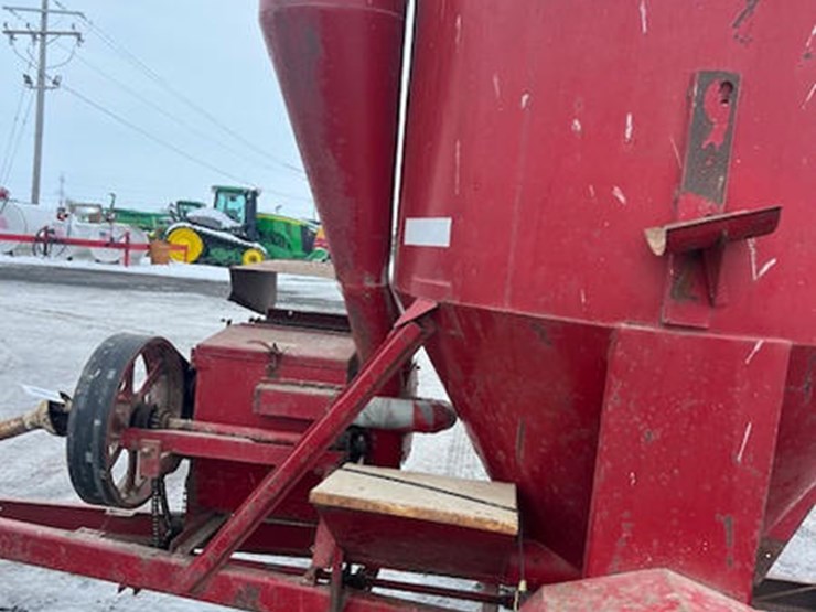 #114949-•-ih-1150-feed-grinder-image-10