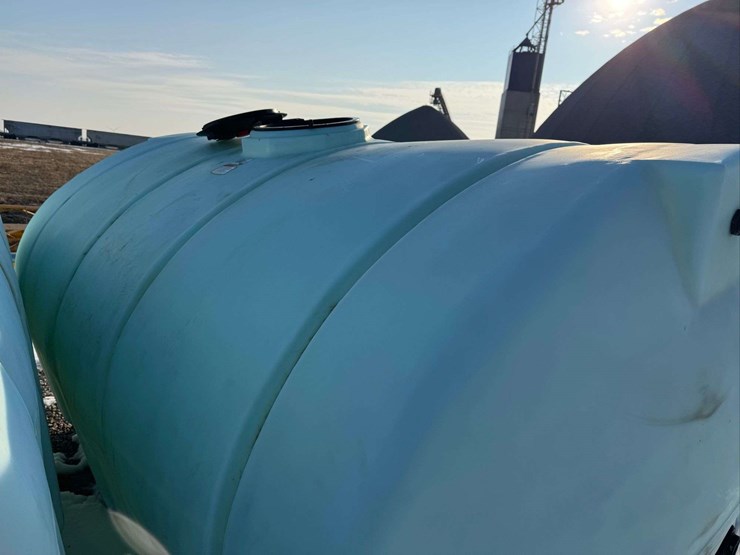 2610-gallon-center-drain-tank-poly-tank-image-4