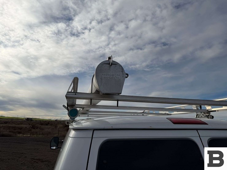 2010-ford-cargo-image-16