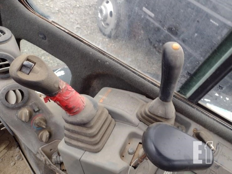 2011-bobcat-e35-image-8