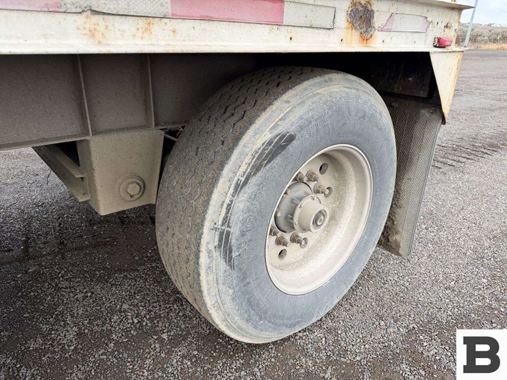 2000-neville-trailer-image-27