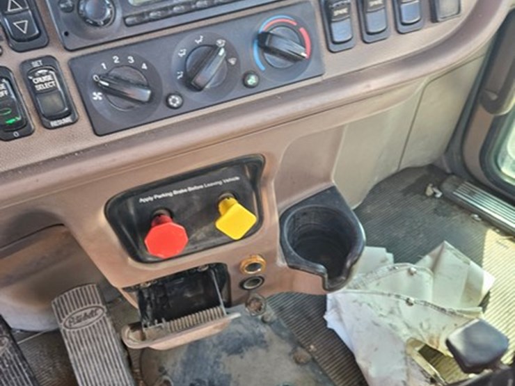 2011-peterbilt-386-image-30