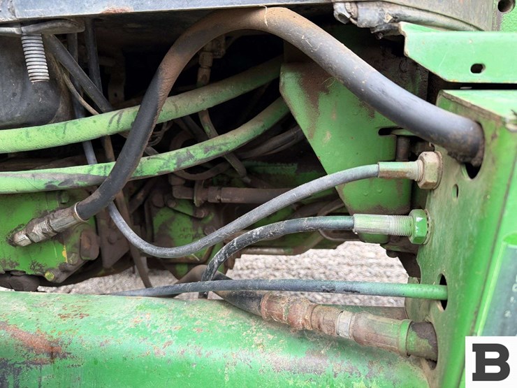 1983-john-deere-2350-image-37