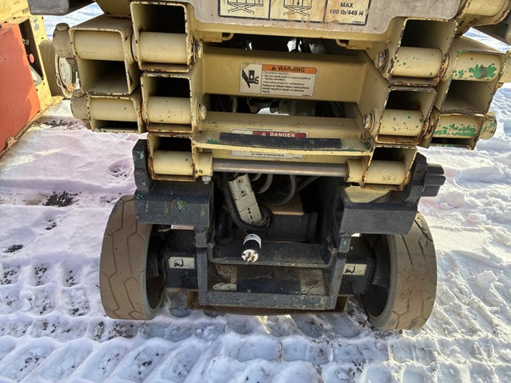 2007-jlg-1930es-image-18