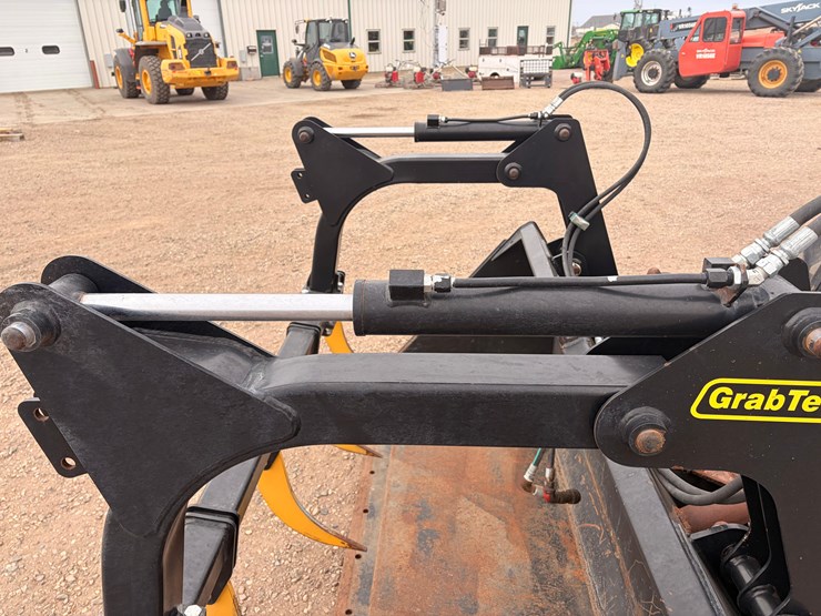 2006-john-deere-3420-image-9