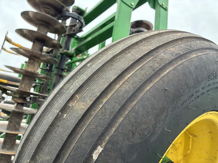 john-deere-2310-image-18