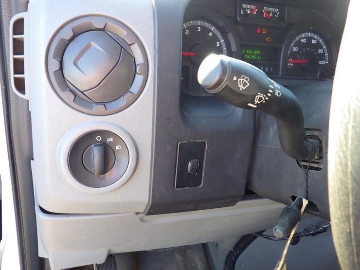 2011-ford-e350-image-23