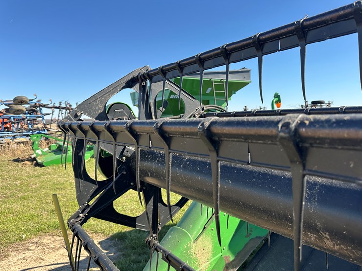 john-deere-630d-image-42