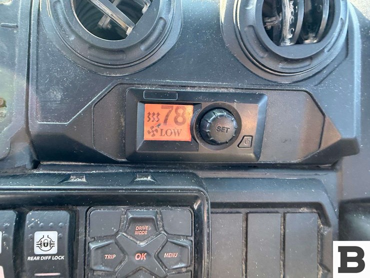 2023-can-am-defender-limited-hd10-atv-image-48