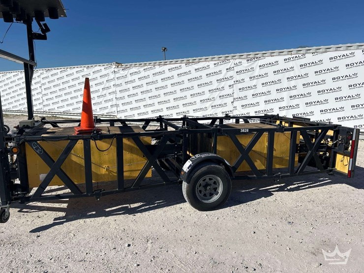 2011-energy-absorption-systems-tma9000-19ft-attenuator-trailer-image-7