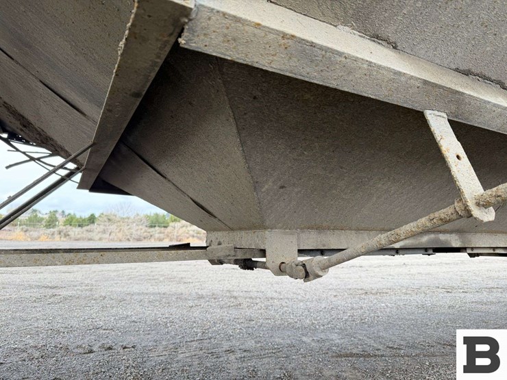 2000-neville-trailer-image-14