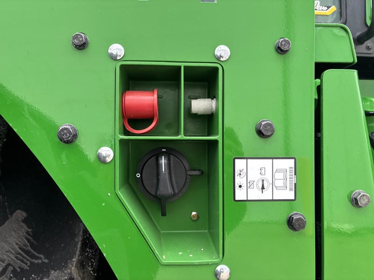 2025-john-deere-9r-590-image-42