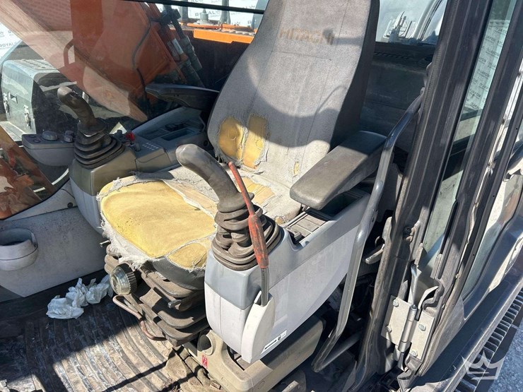 2015-hitachi-zx210-lc-image-14