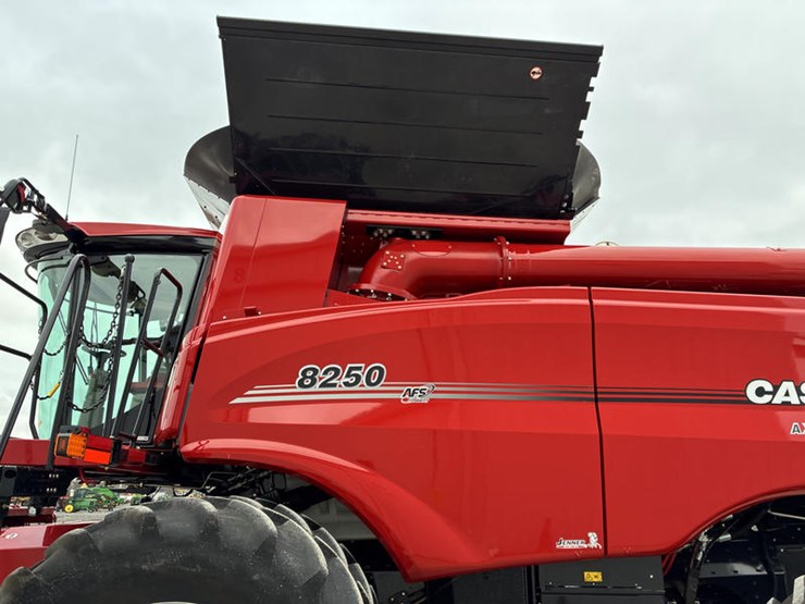 2024-case-ih-8250-image-18
