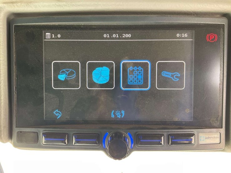 2018-johnston-c201-compact-street-sweeper-image-18