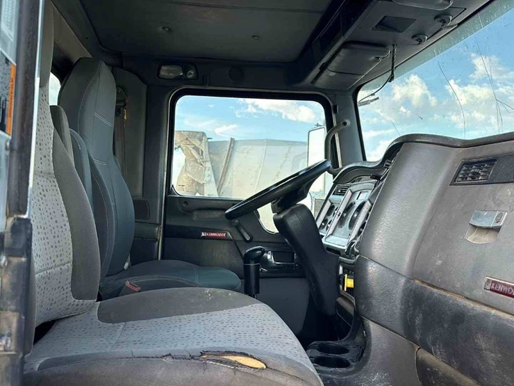 2015-kenworth-t800-image-6