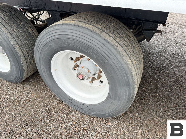 1993-beall-7400-gallon-3-compartment-pull-trailer-image-19