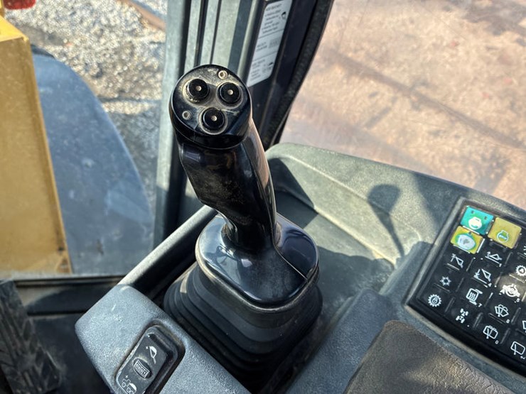 2011-deere-544k-image-31