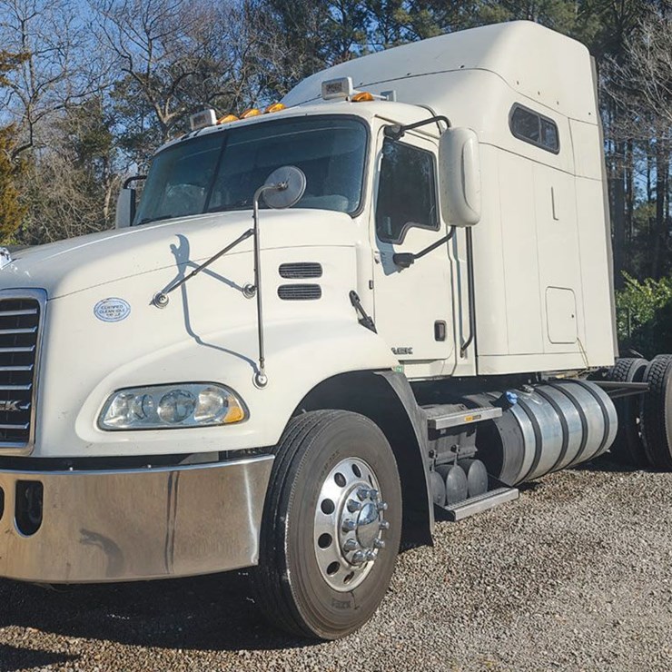 2016 MACK CXU613